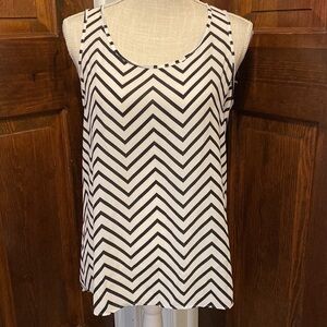 EXPRESS black and white chevron printed sleeveless blous